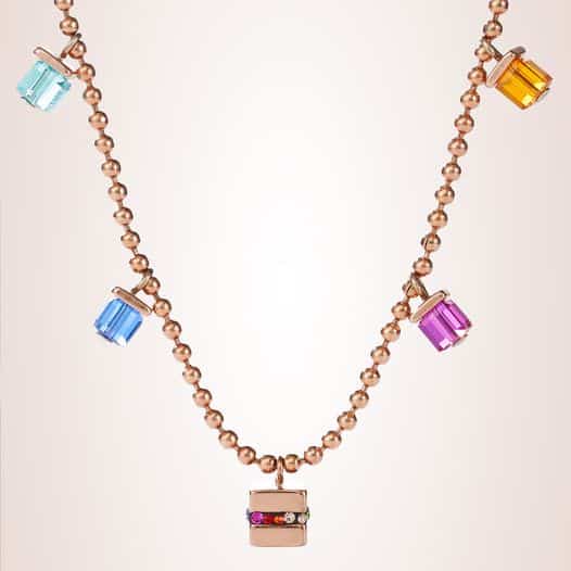 J’adore avec en association avec un autre collier …