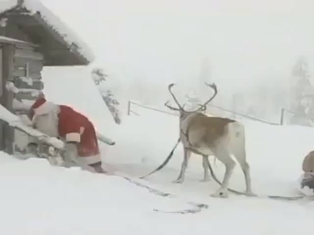 À montrer à tous les enfants, Le Père Noël se pré…